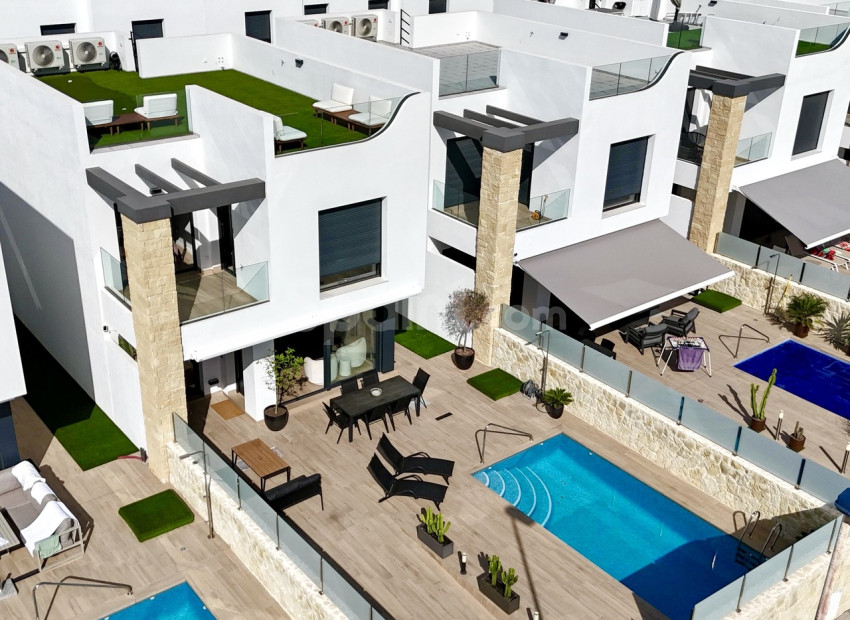 Resale - Villa -
Punta Prima