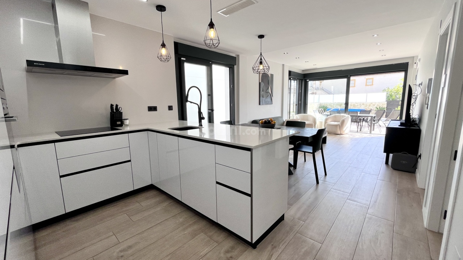 Resale - Villa -
Punta Prima