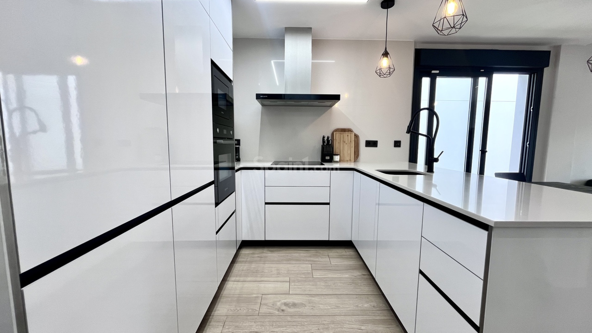 Resale - Villa -
Punta Prima