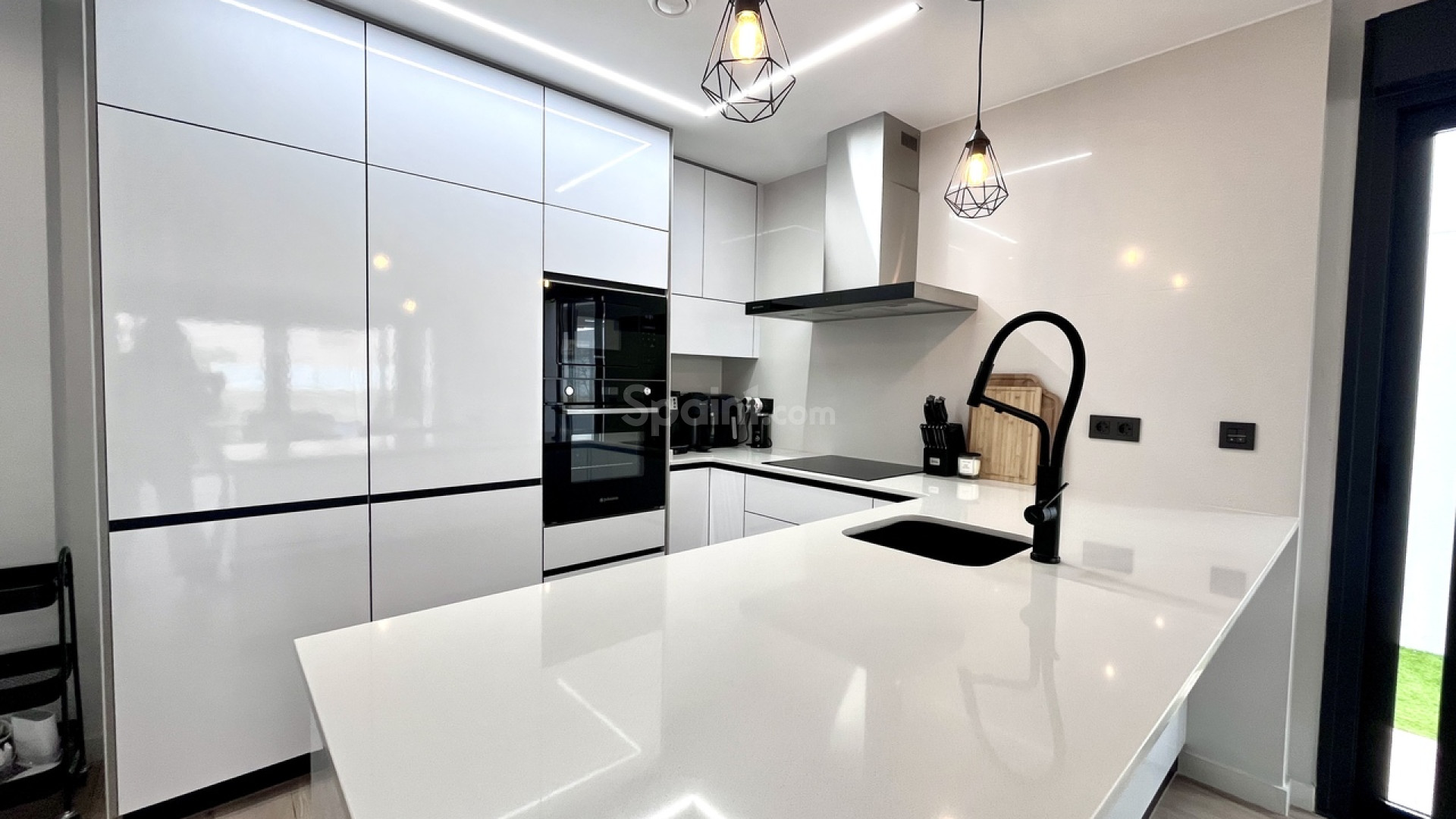 Resale - Villa -
Punta Prima