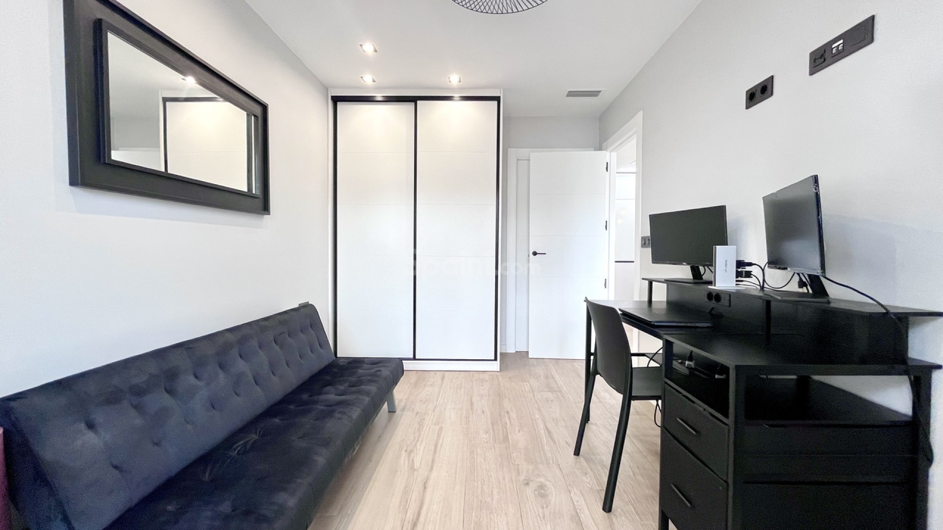 Resale - Villa -
Punta Prima