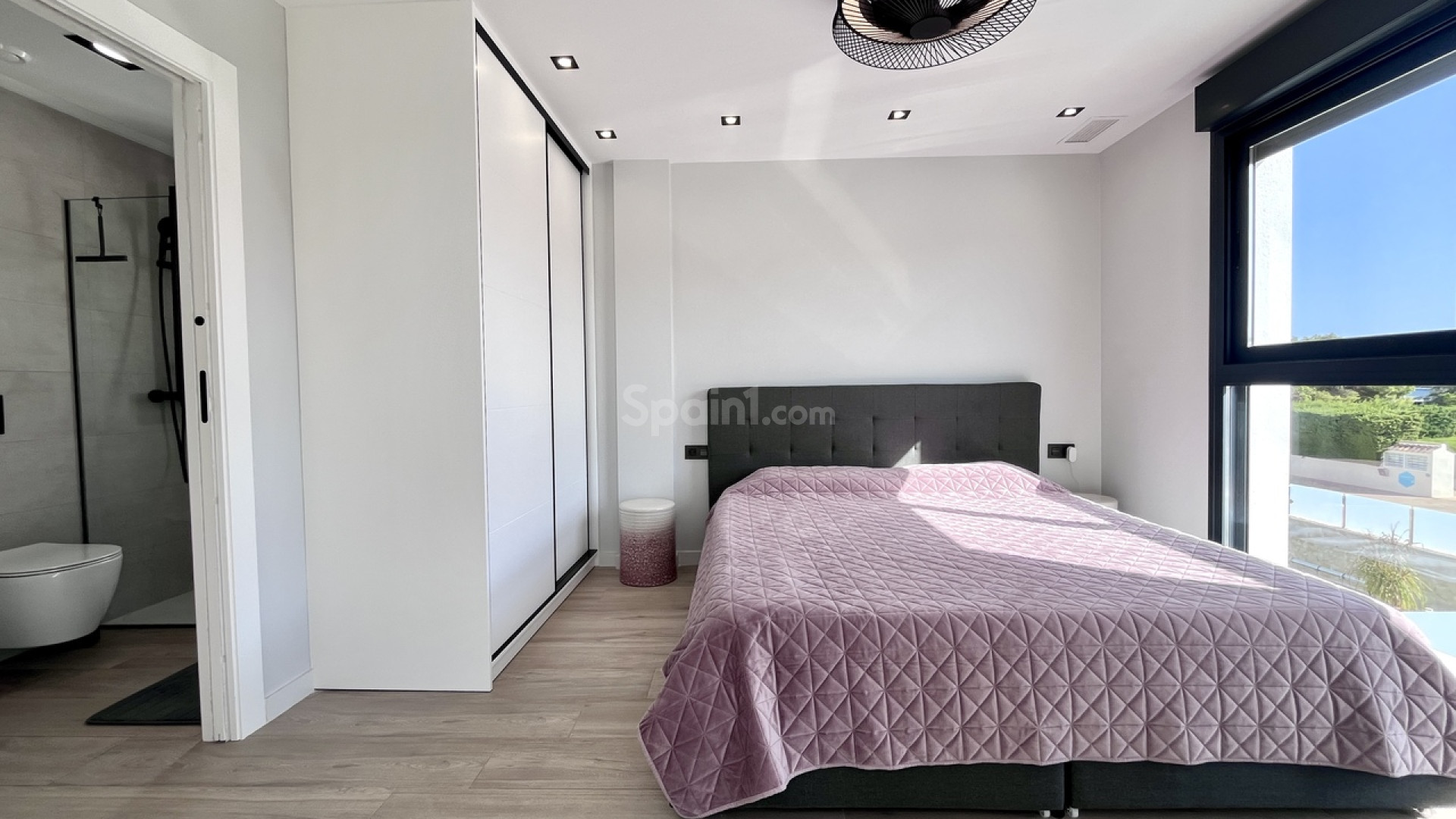 Resale - Villa -
Punta Prima