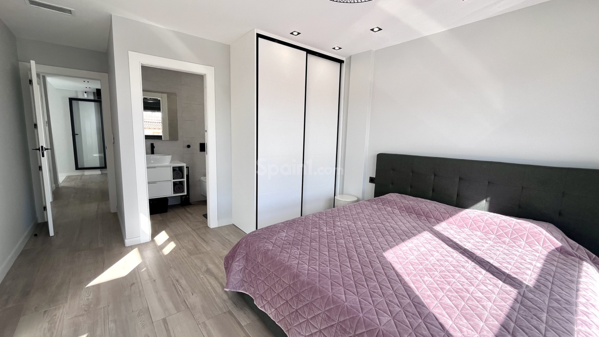 Resale - Villa -
Punta Prima