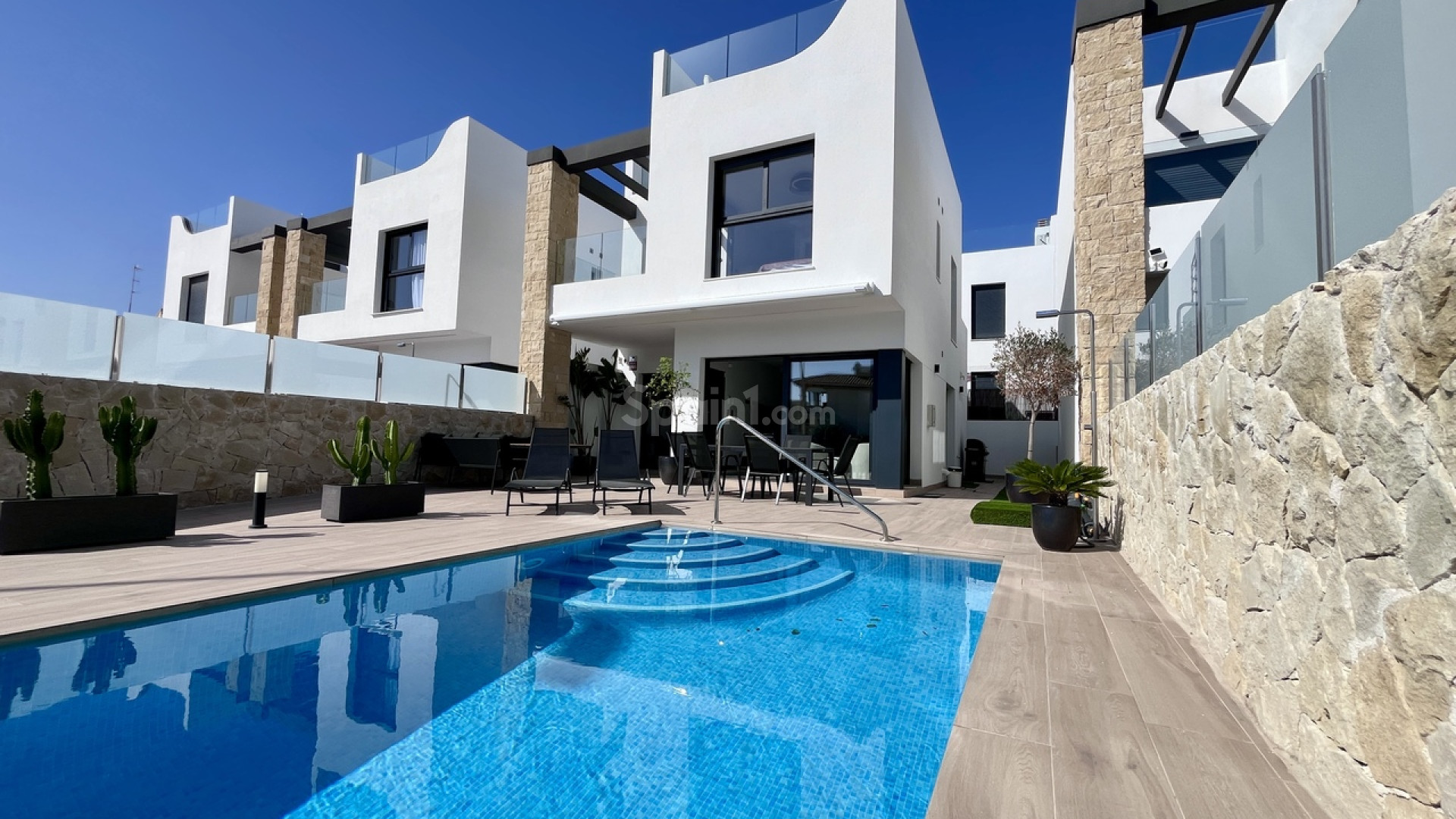 Resale - Villa -
Punta Prima