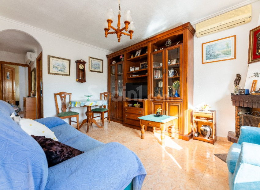 Resale - Villa -
Punta Prima