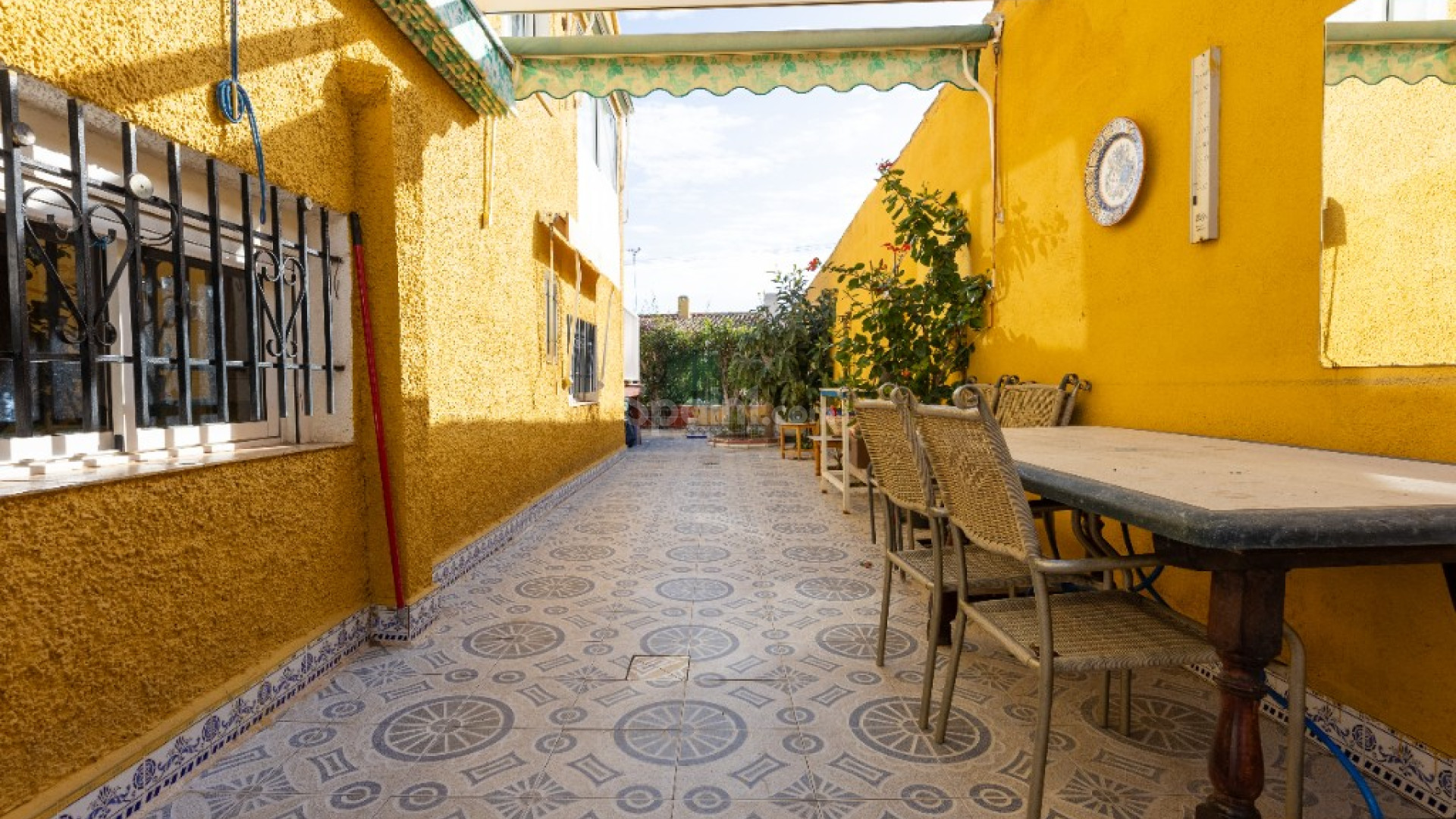 Resale - Villa -
Punta Prima