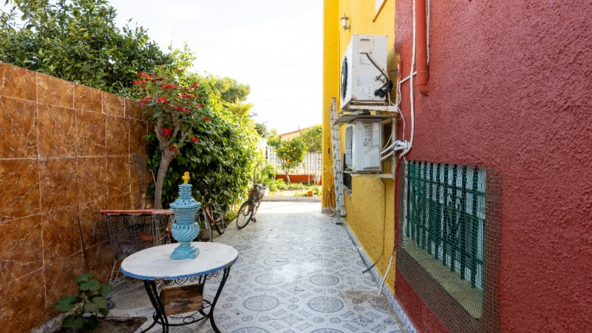 Resale - Villa -
Punta Prima