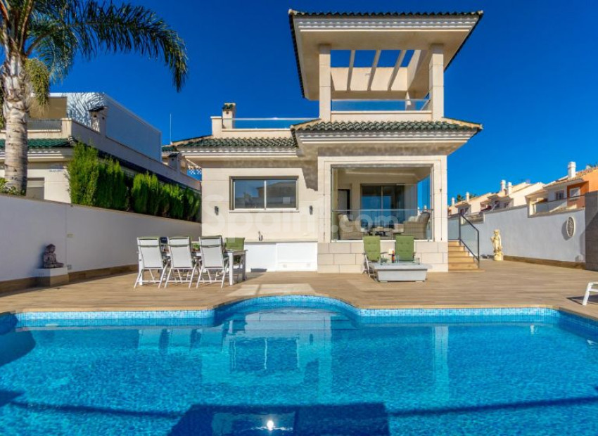 Resale - Villa -
Rojales - Ciudad Quesada