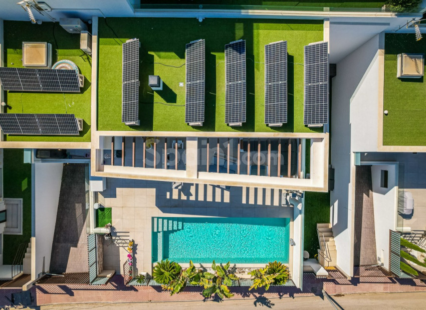 Resale - Villa -
ROJALES