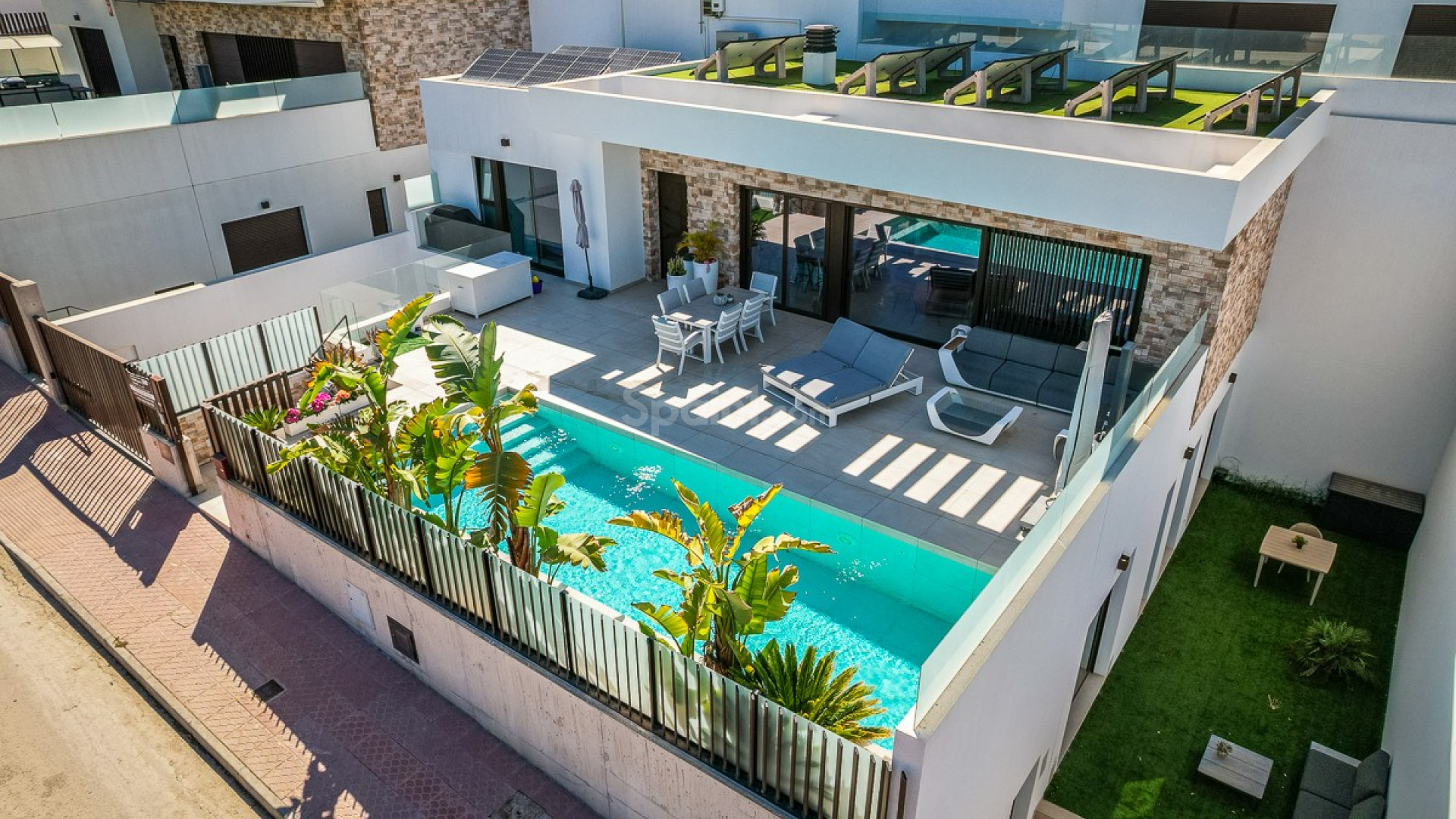 Resale - Villa -
ROJALES