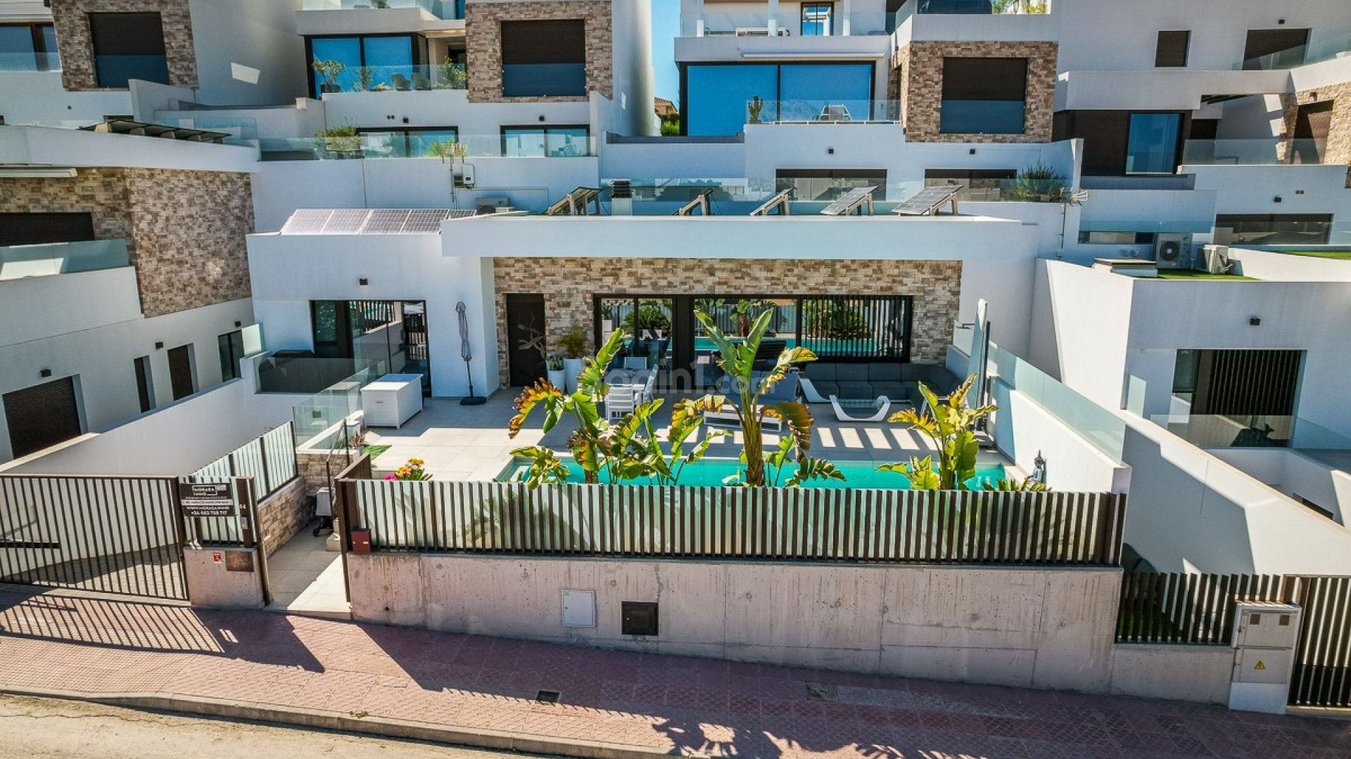 Resale - Villa -
ROJALES