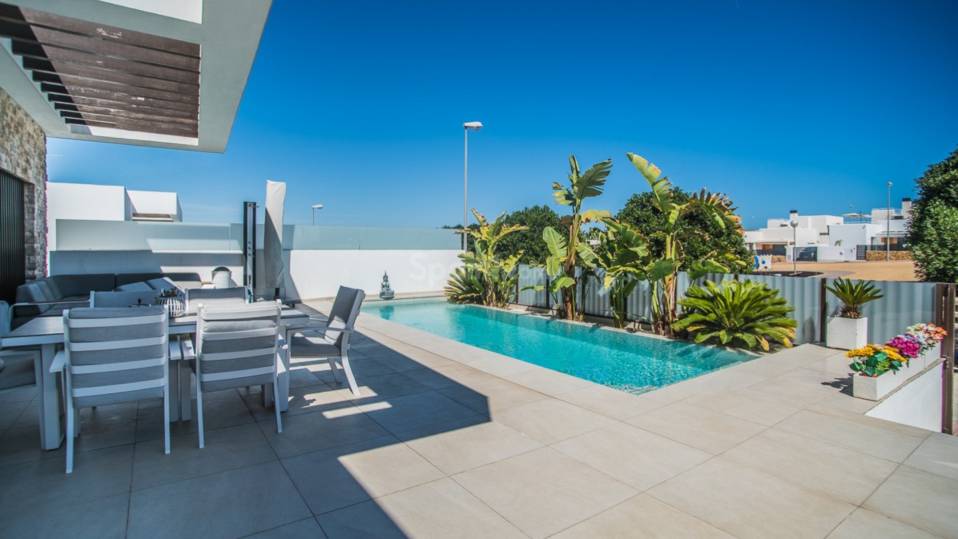 Resale - Villa -
ROJALES