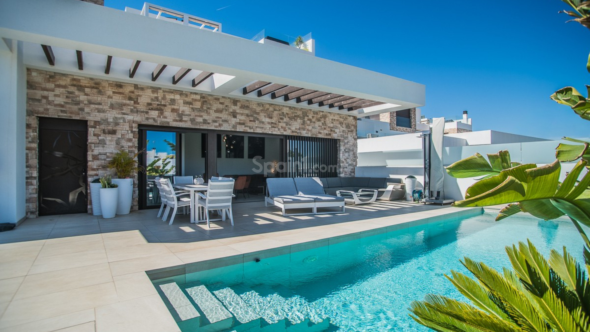 Resale - Villa -
ROJALES