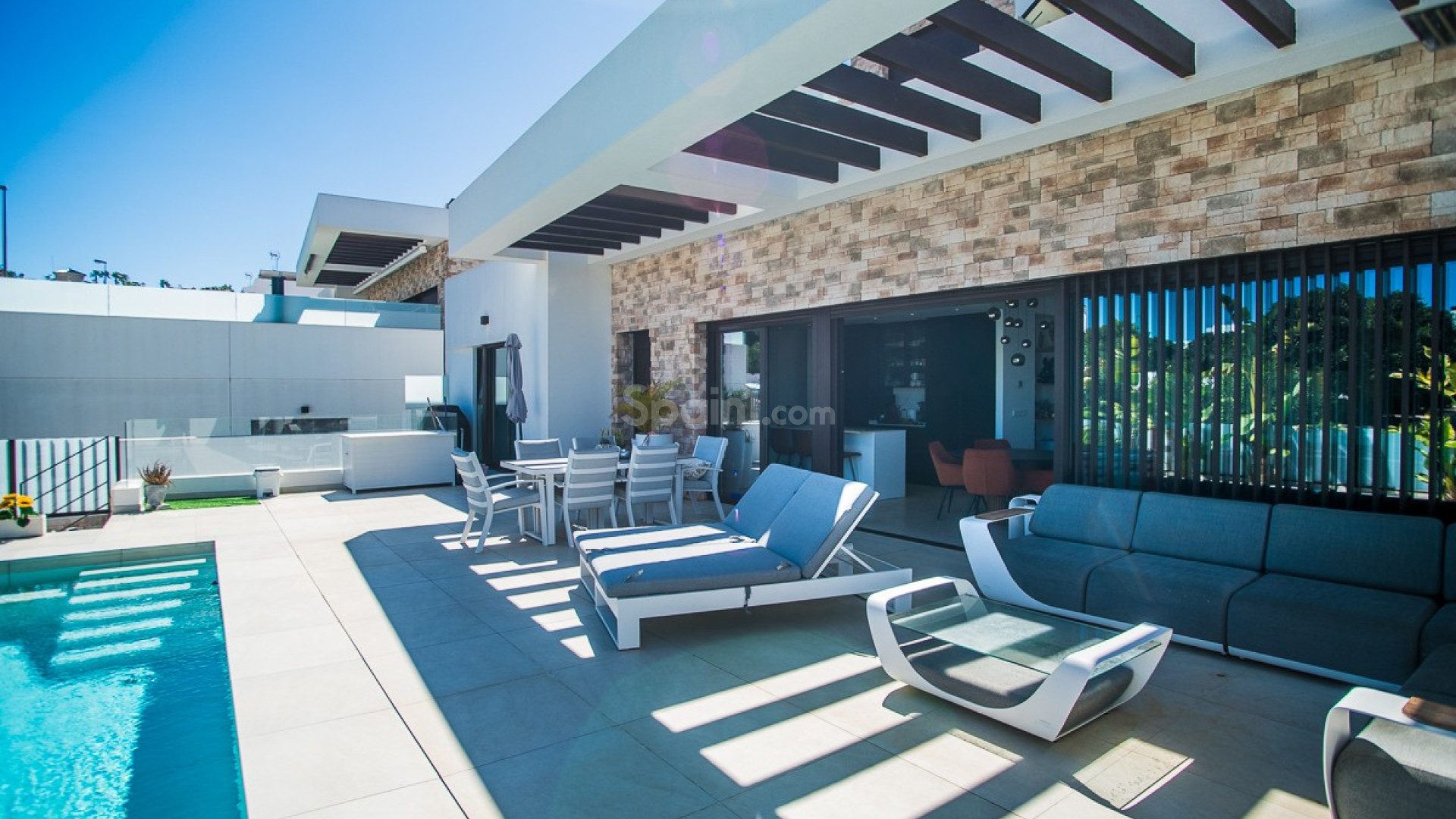 Resale - Villa -
ROJALES
