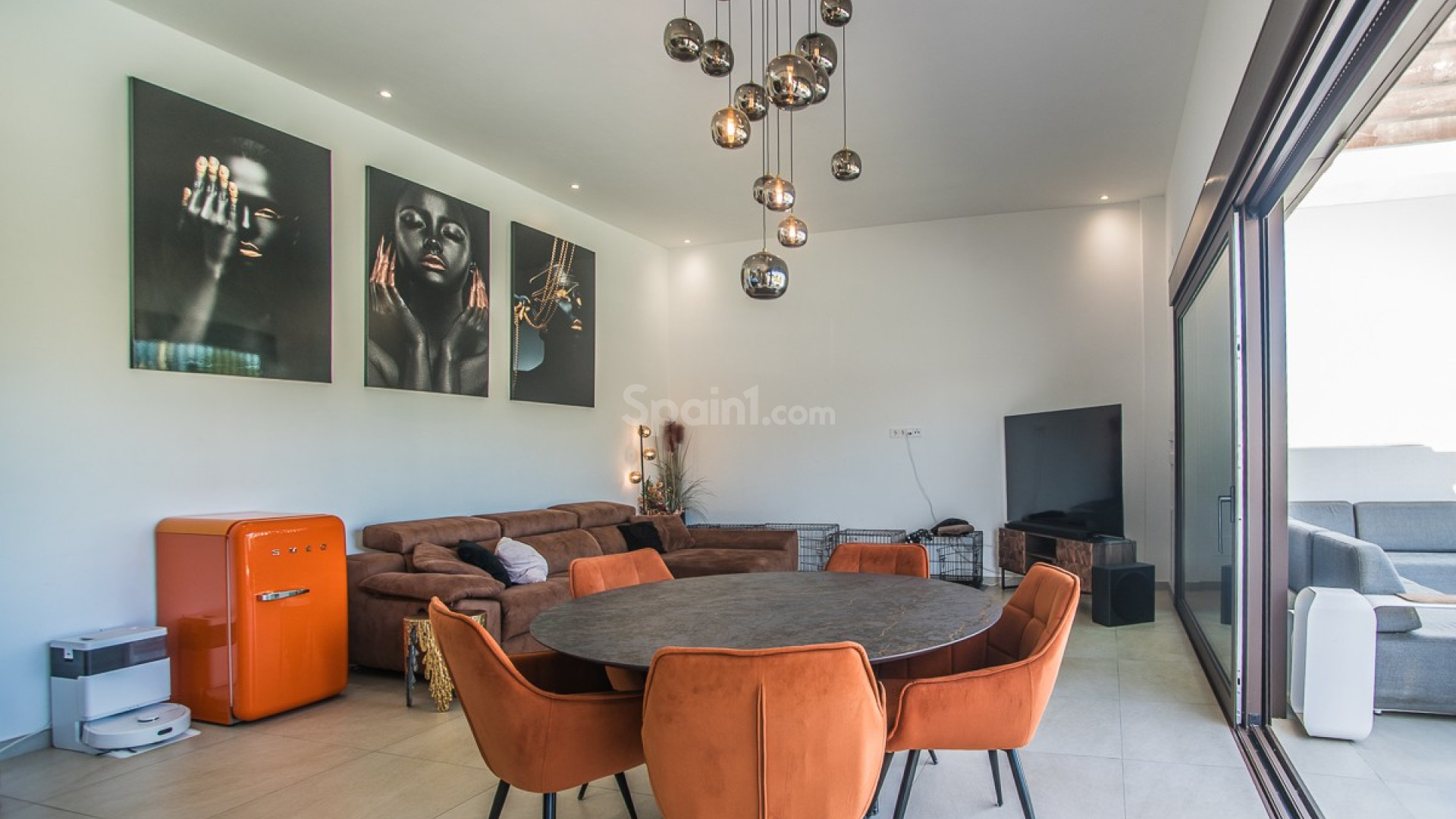 Resale - Villa -
ROJALES