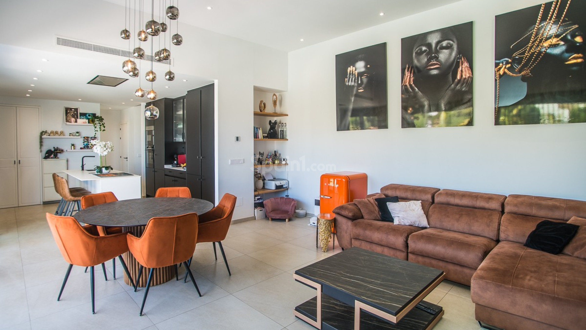 Resale - Villa -
ROJALES