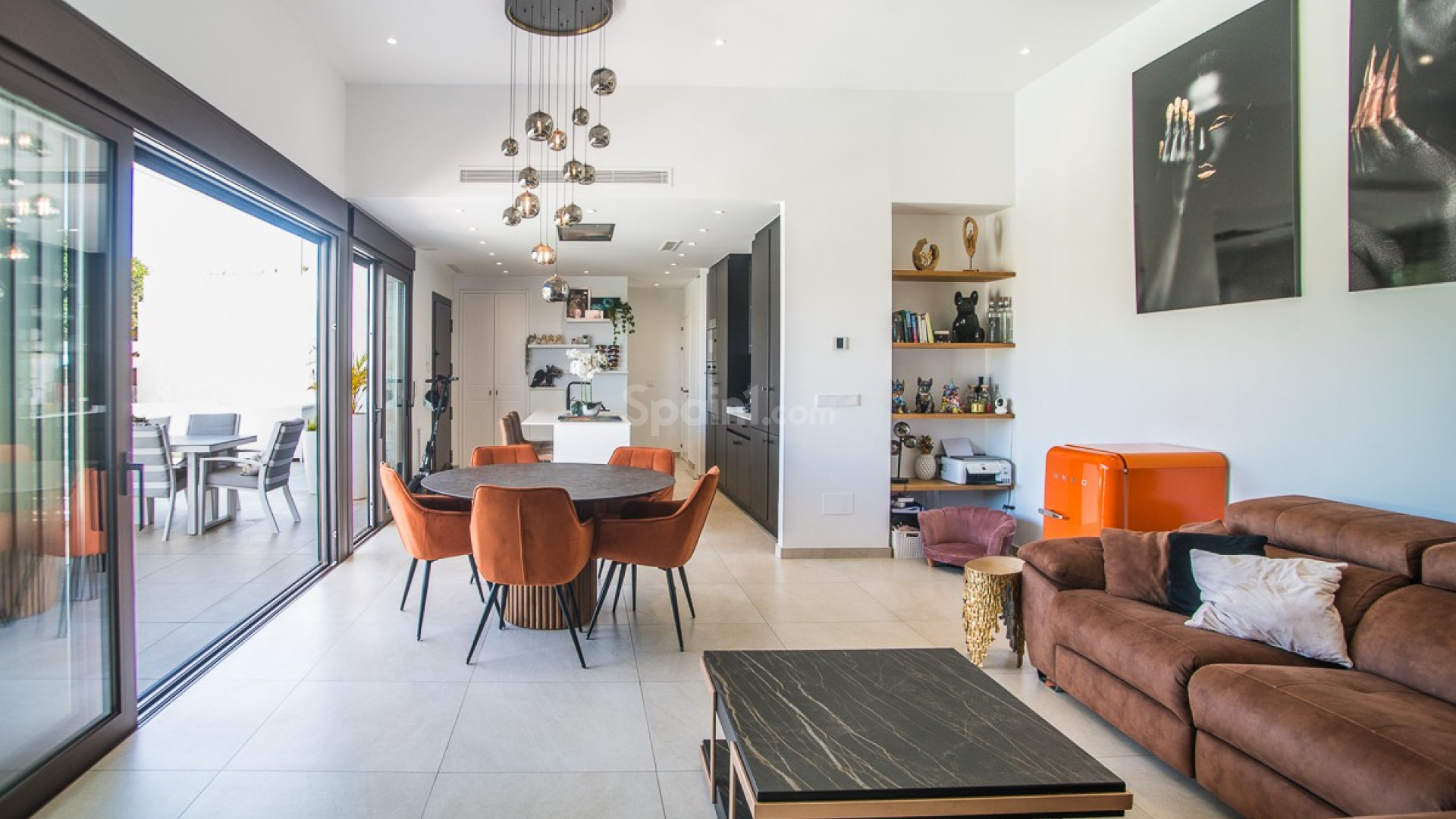 Resale - Villa -
ROJALES