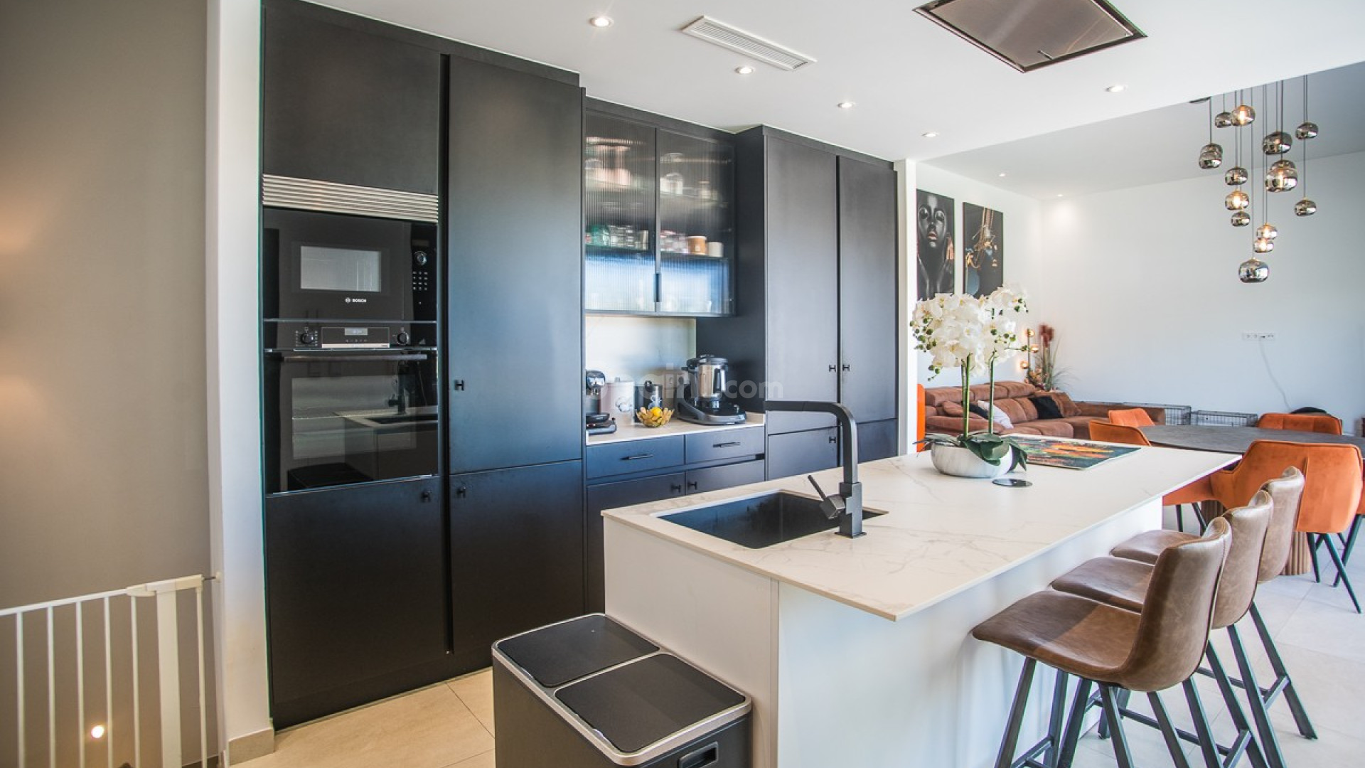Resale - Villa -
ROJALES