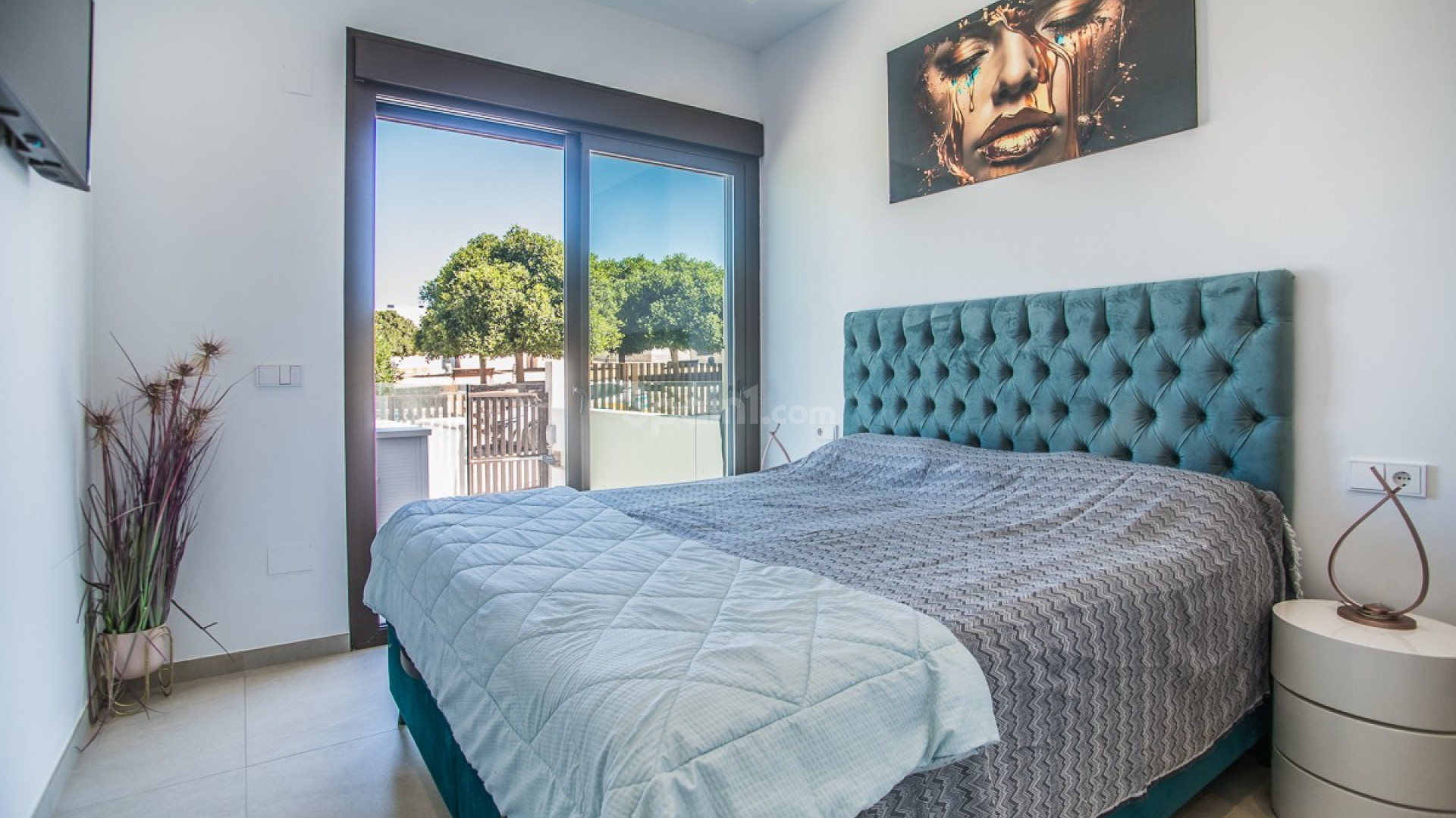 Resale - Villa -
ROJALES