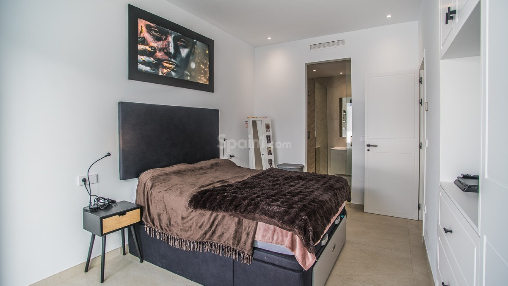 Resale - Villa -
ROJALES