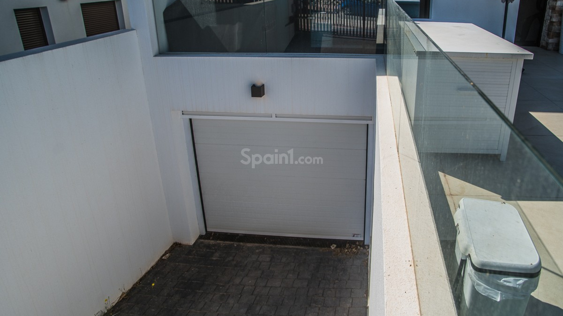 Resale - Villa -
ROJALES