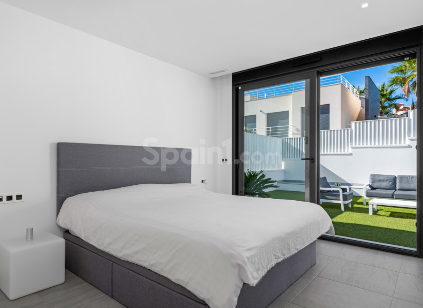 Resale - Villa -
SAN MIGUEL DE SALINAS - Ciudad de las comunicaciones