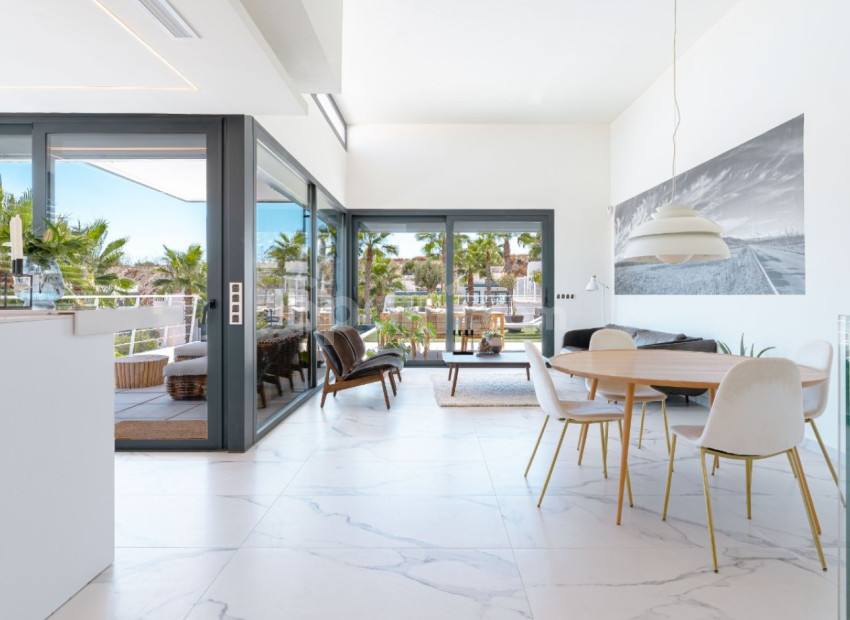 Resale - Villa -
San Miguel de Salinas