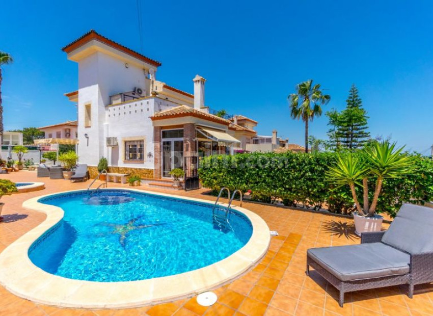 Resale - Villa -
San Miguel de Salinas