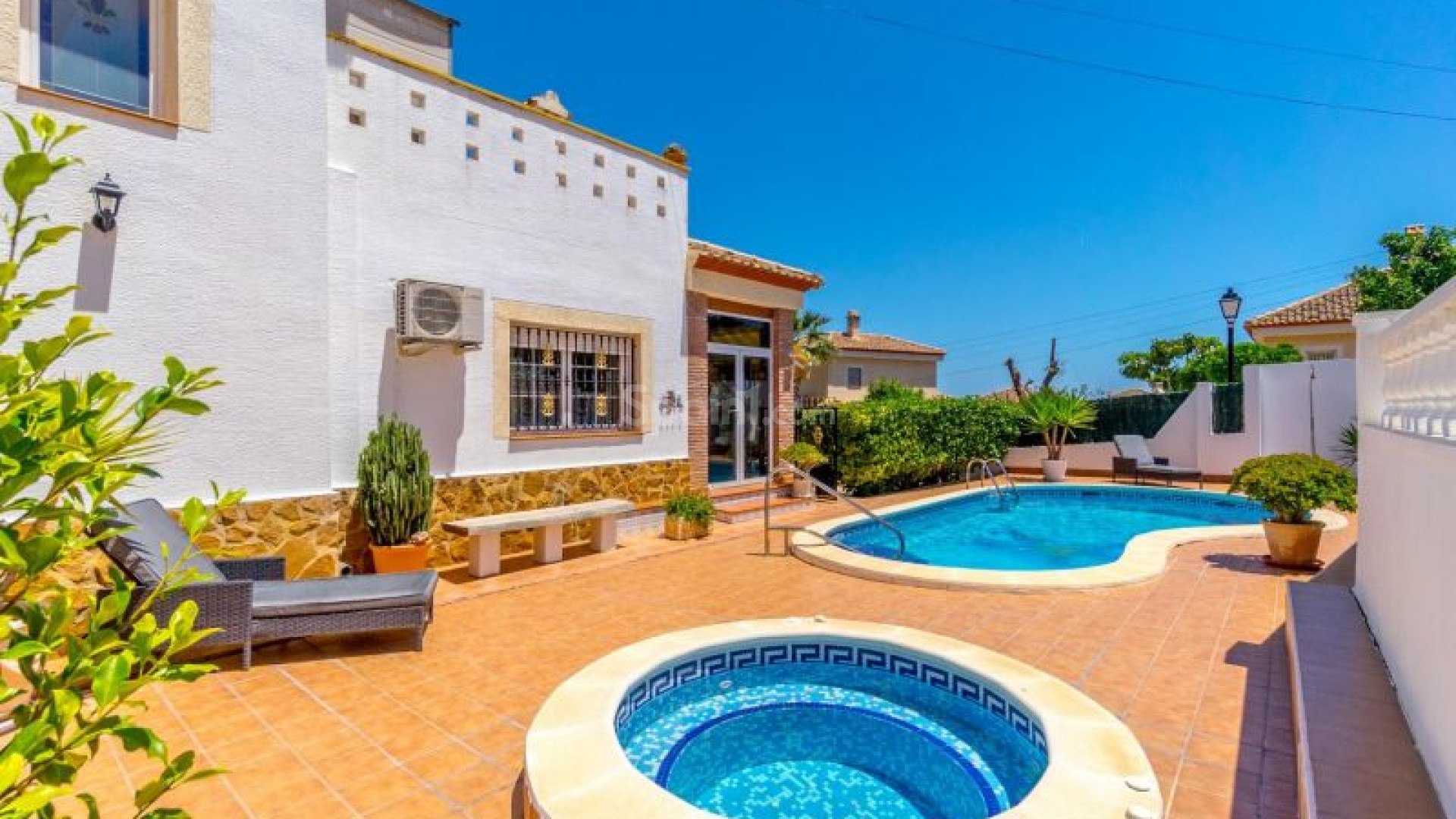 Resale - Villa -
San Miguel de Salinas