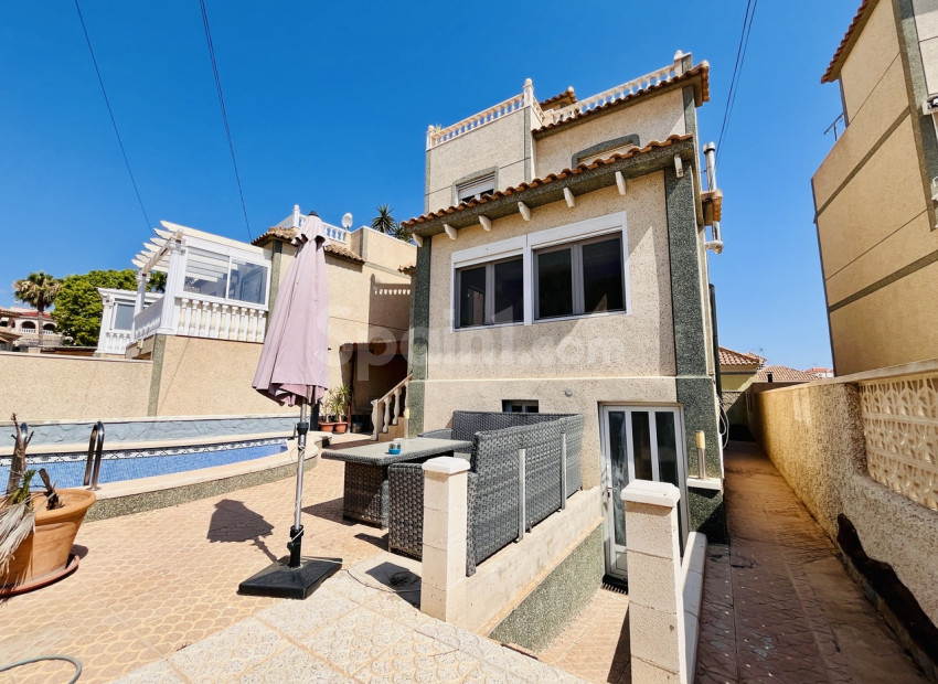 Resale - Villa -
San Miguel de Salinas