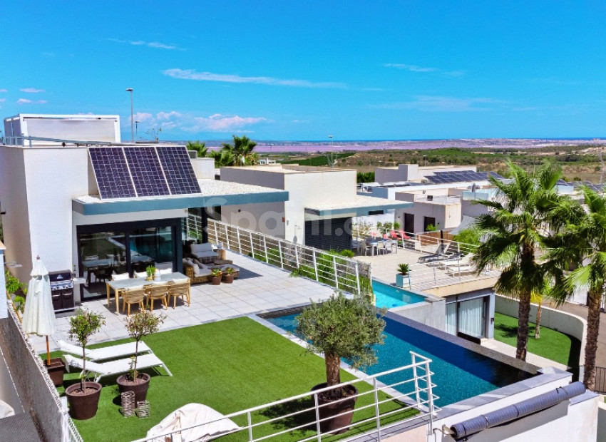 Resale - Villa -
San Miguel de Salinas