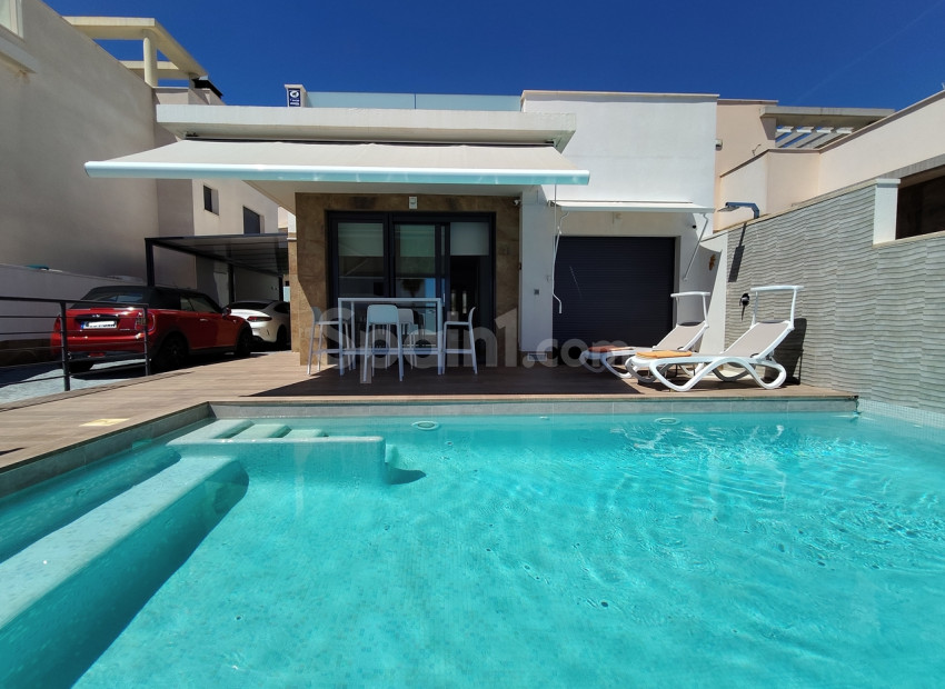 Resale - Villa -
San Miguel de Salinas
