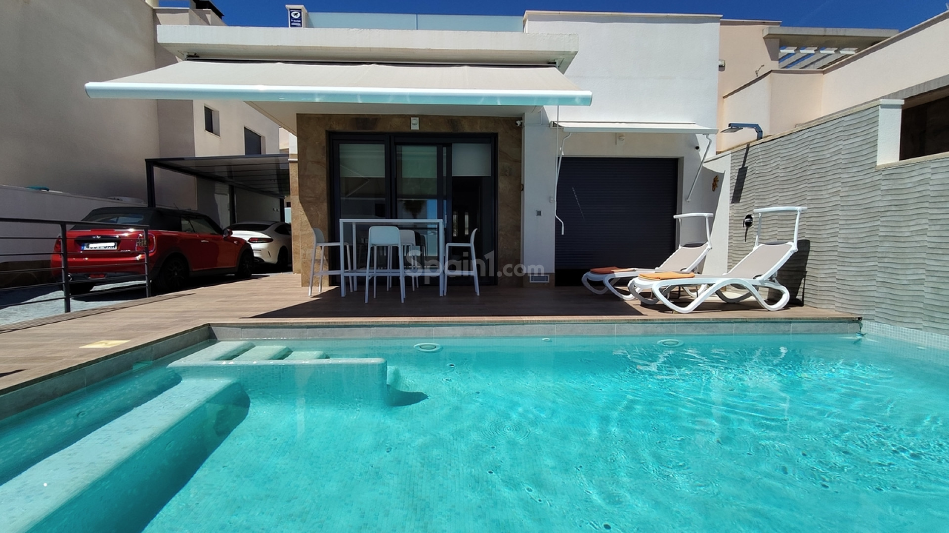 Resale - Villa -
San Miguel de Salinas