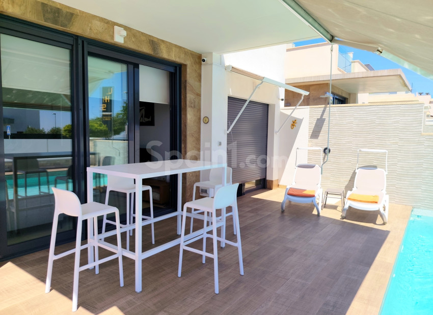 Resale - Villa -
San Miguel de Salinas