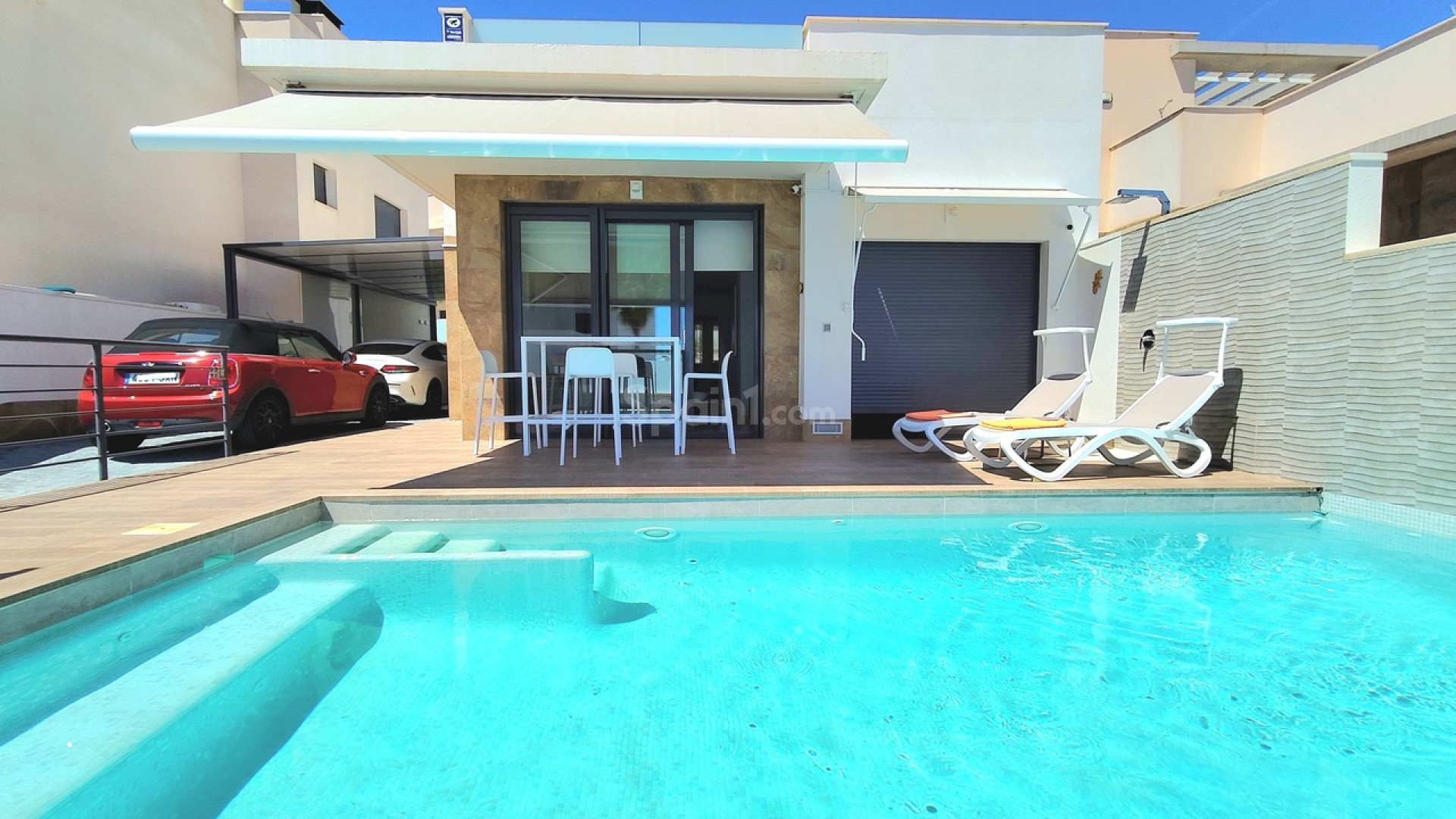 Resale - Villa -
San Miguel de Salinas