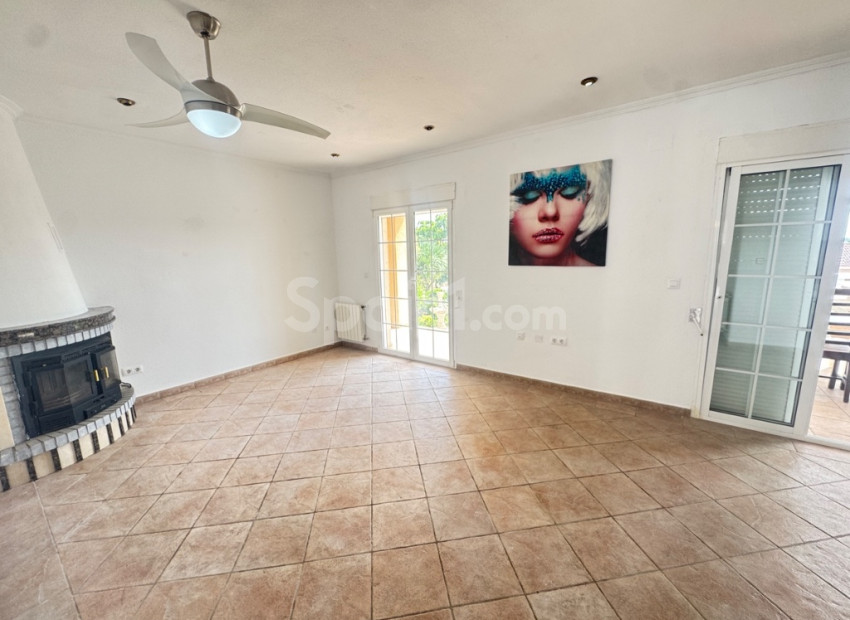 Resale - Villa -
San Miguel - San Miguel De Salinas