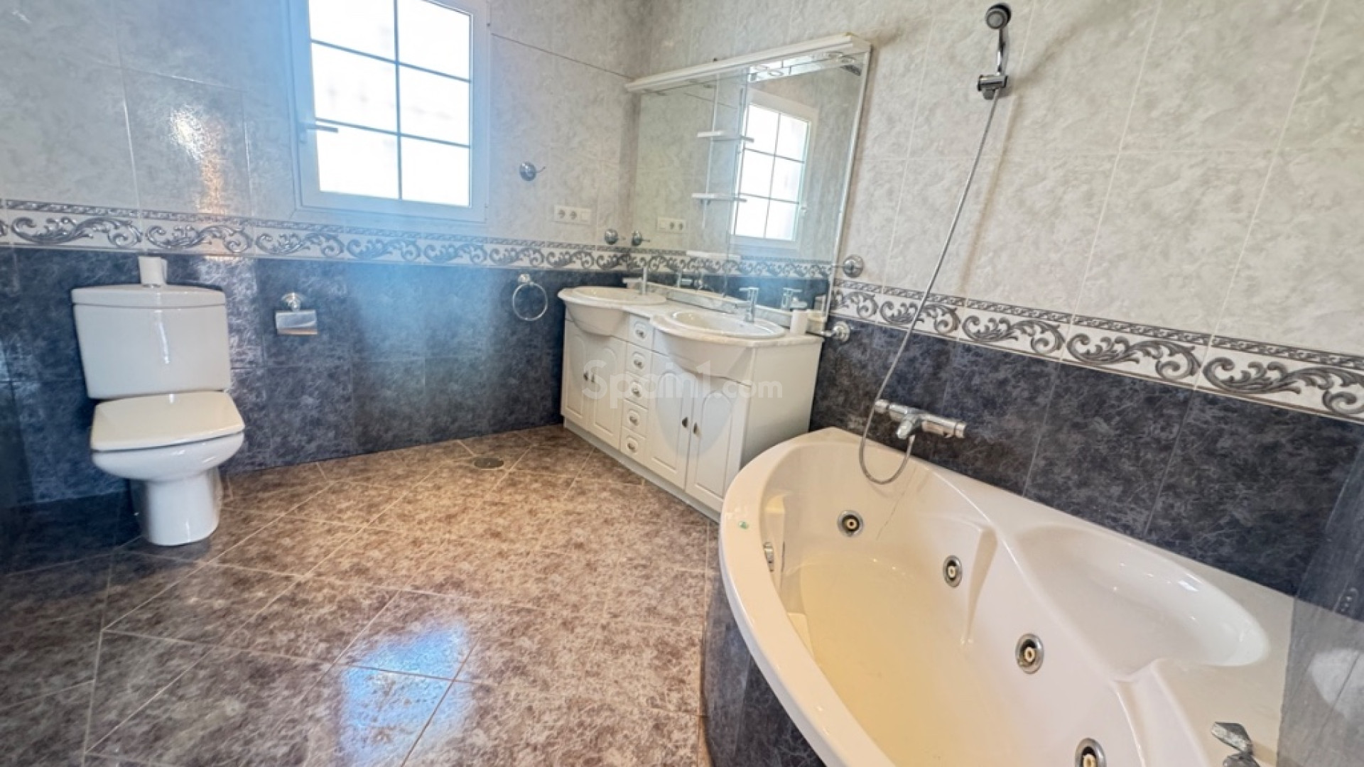 Resale - Villa -
San Miguel - San Miguel De Salinas