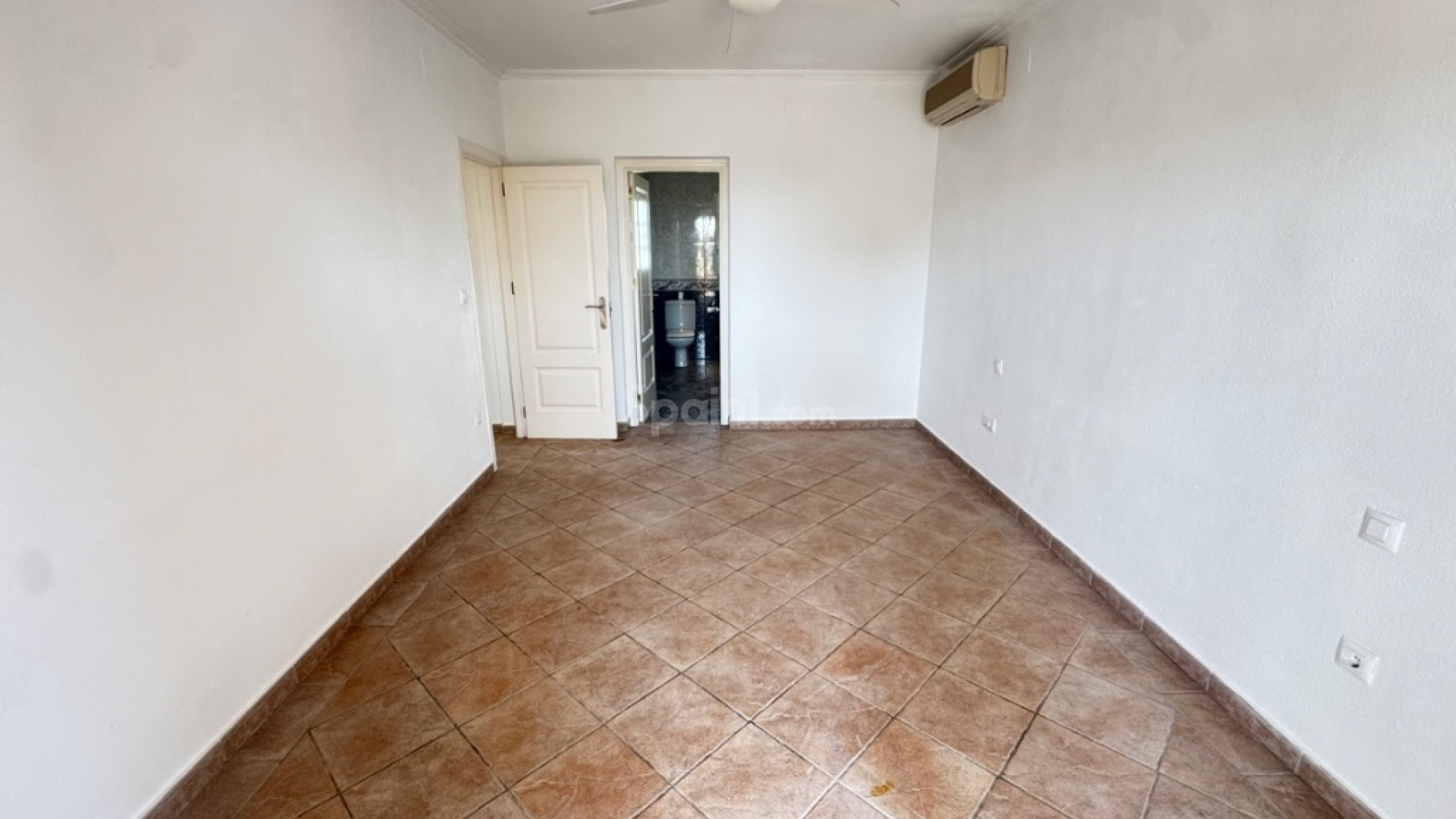 Resale - Villa -
San Miguel - San Miguel De Salinas