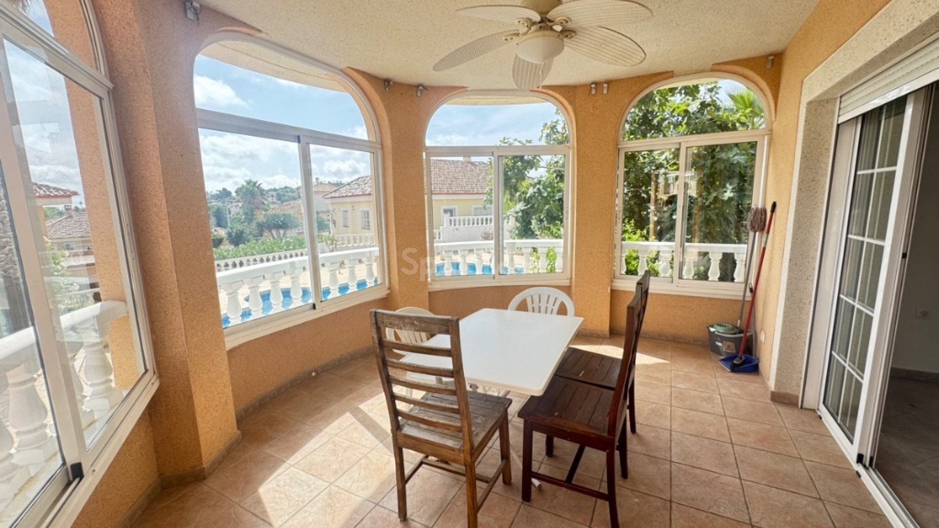 Resale - Villa -
San Miguel - San Miguel De Salinas