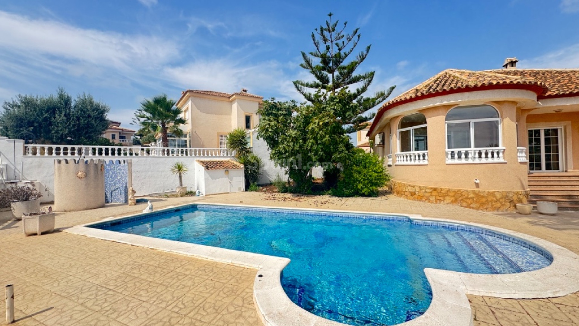 Resale - Villa -
San Miguel - San Miguel De Salinas
