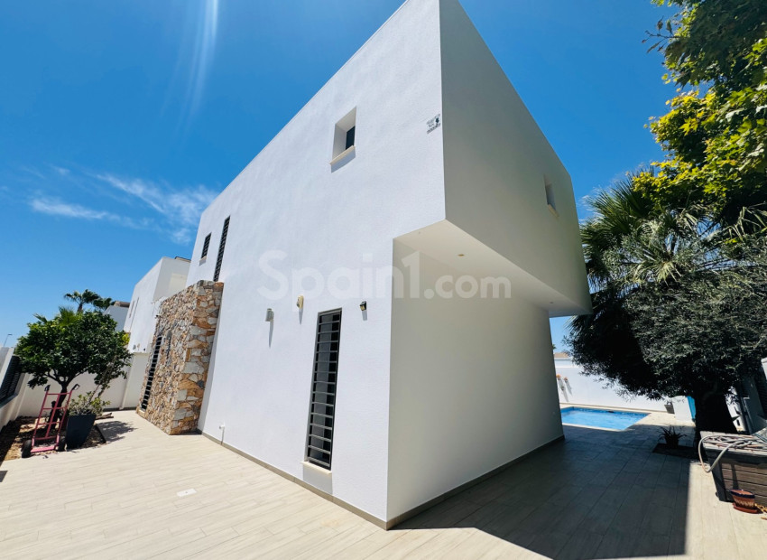 Resale - Villa -
SAN PEDRO DEL PINATAR - Lo pagan