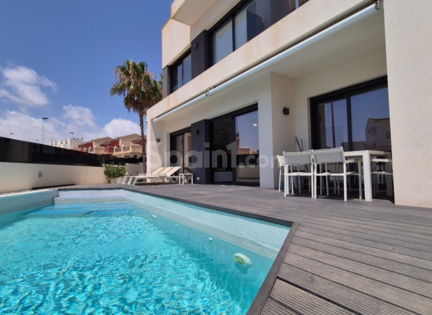Resale - Villa -
Torrevieja - Costa Blanca Sur