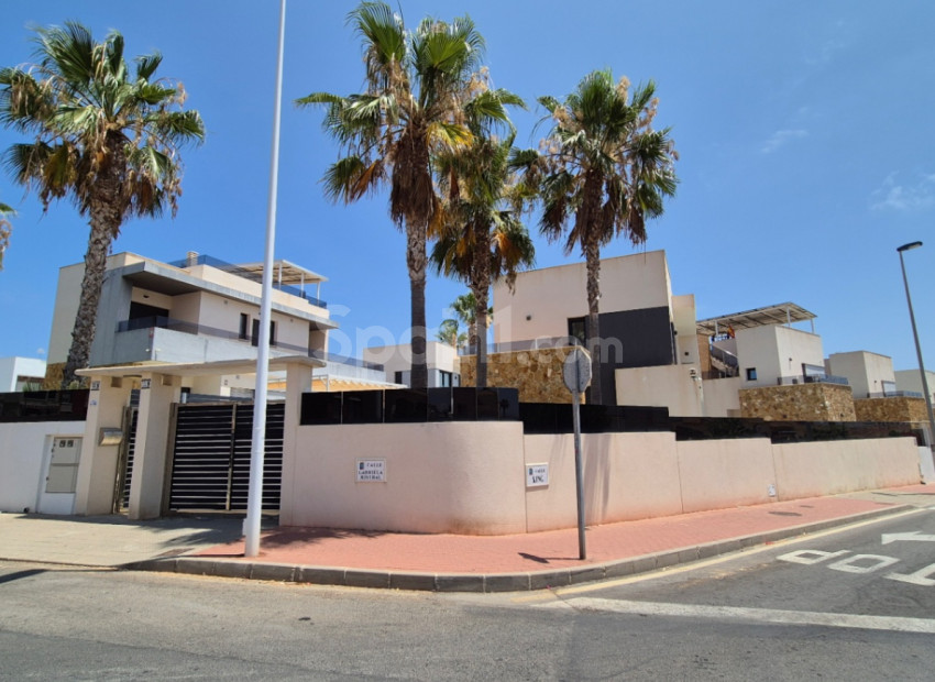 Resale - Villa -
Torrevieja - Costa Blanca Sur