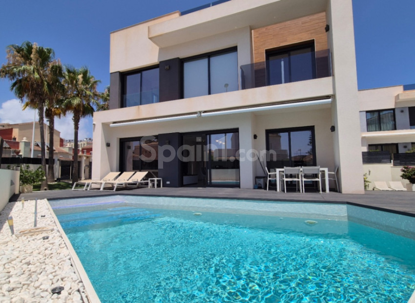 Resale - Villa -
Torrevieja - Costa Blanca Sur