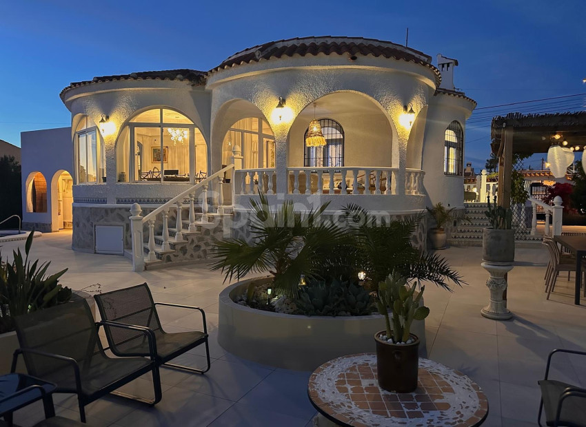Resale - Villa -
Torrevieja - Costa Blanca Sur