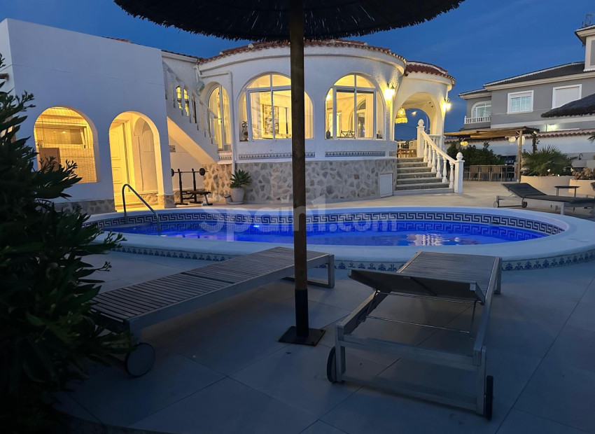 Resale - Villa -
Torrevieja - Costa Blanca Sur