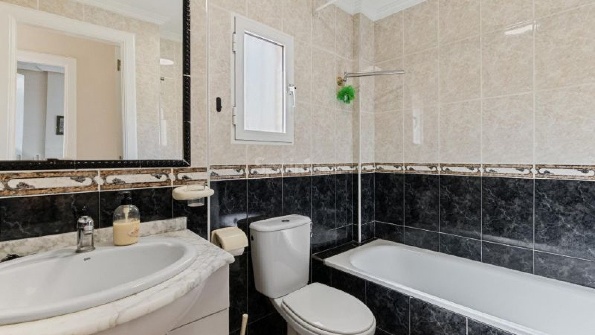 Resale - Villa -
Torrevieja - La Rosaleda