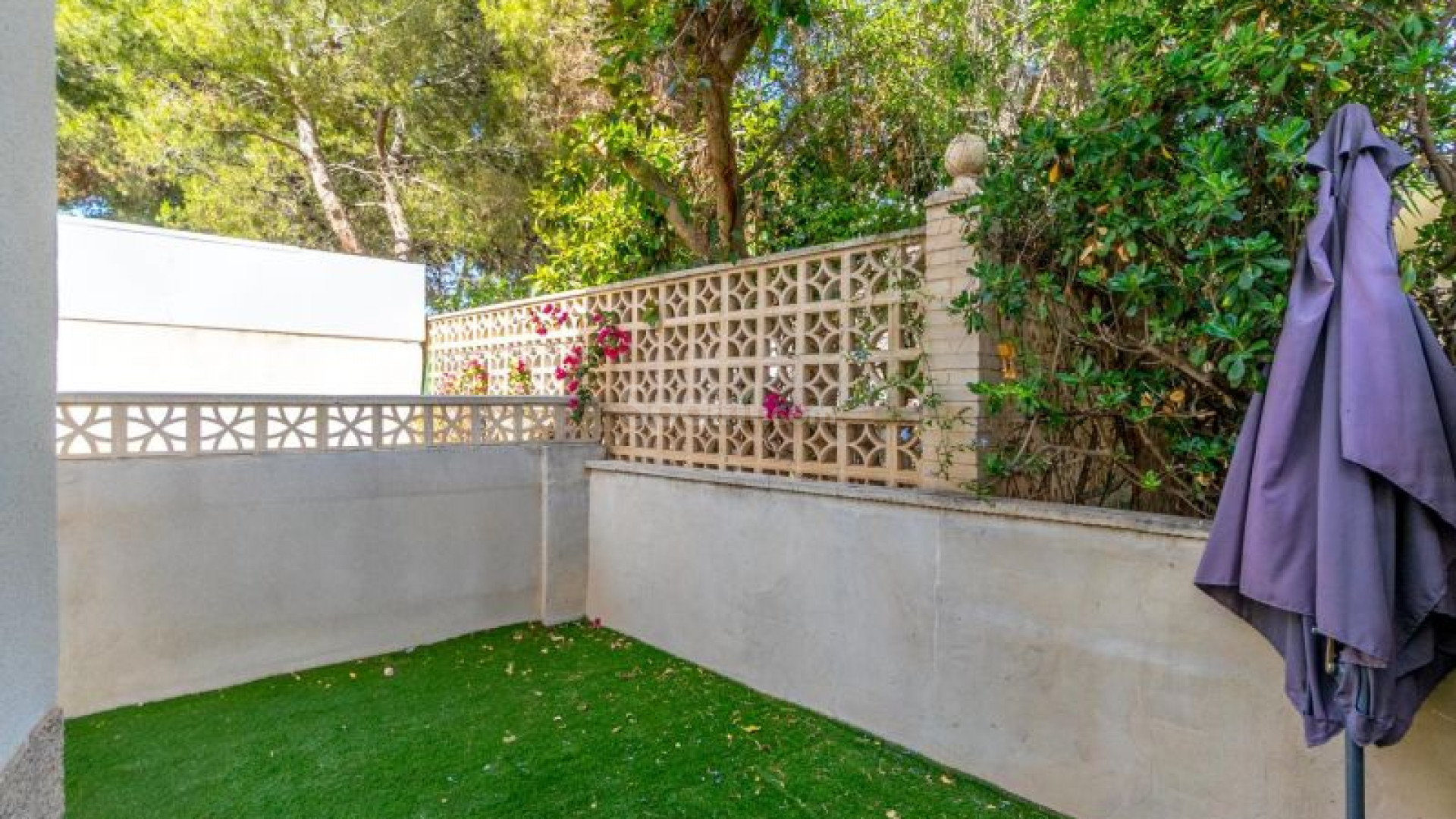 Resale - Villa -
Torrevieja - La Rosaleda