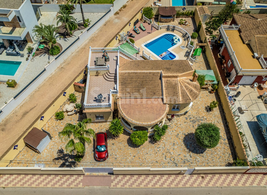 Resale - Villa -
TORREVIEJA - La Siesta
