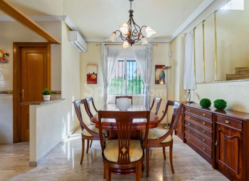 Resale - Villa -
Torrevieja - Los Altos